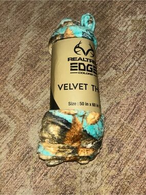 Realtree Edge Velvet Throw - Teal and Brown Camo